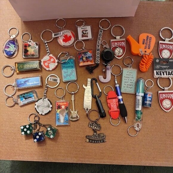 30 Assorted Keychains Travel Souvenirs Novelty Designs Collectibles - Picture 1 of 2